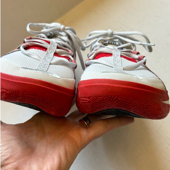 Nike Kyrie Flytrap 6 Athletic Shoes Gray/Red NEW Size 9 - Picture 6 of 9